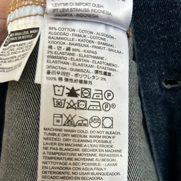 Levi’s Men’s Denim Trucker Jacket - Picture 3 of 3